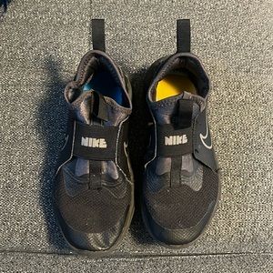 toddler black nikes.